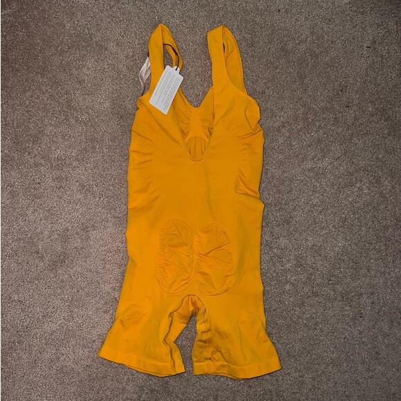 New Fabletics Yitty Nearly Naked Shaping Mid Thigh Bodysuit M/L - Picture 10 of 10